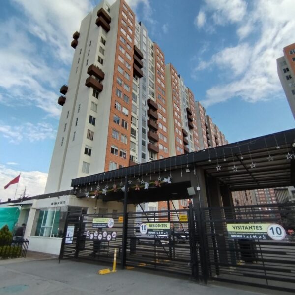 SE VENDE APARTAMENTO PISO 11 - Image 2